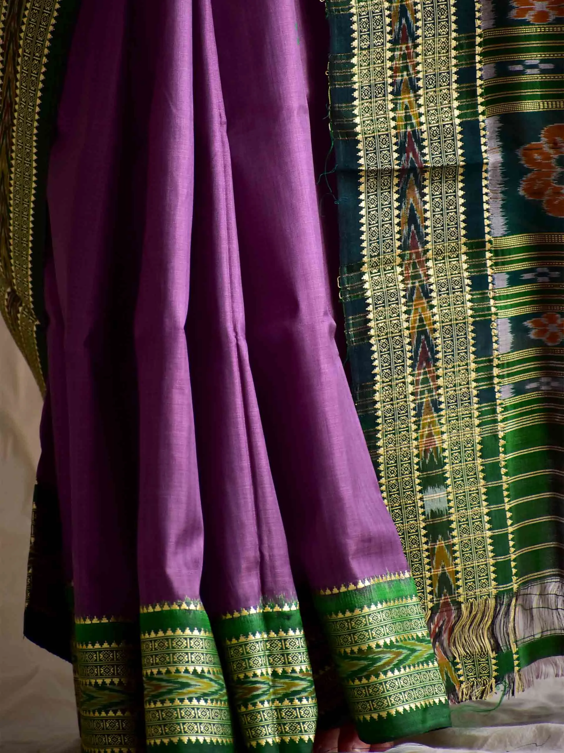 Ghangor - Handwoven ikat saree