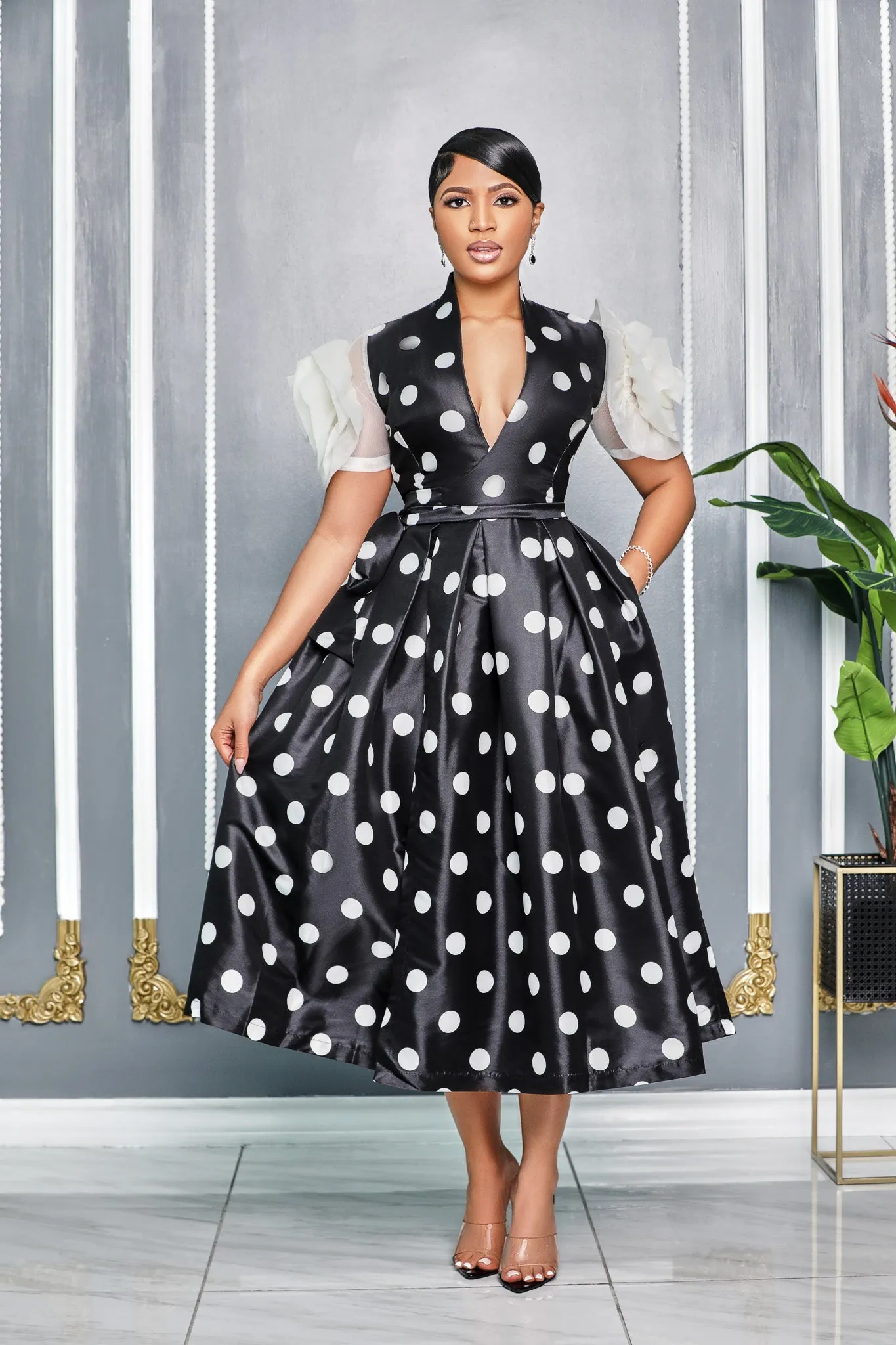 POLKA DOT PRINT WRAP AROUND FLOWER SLEEVES DRESS (BLACK/WHITE)