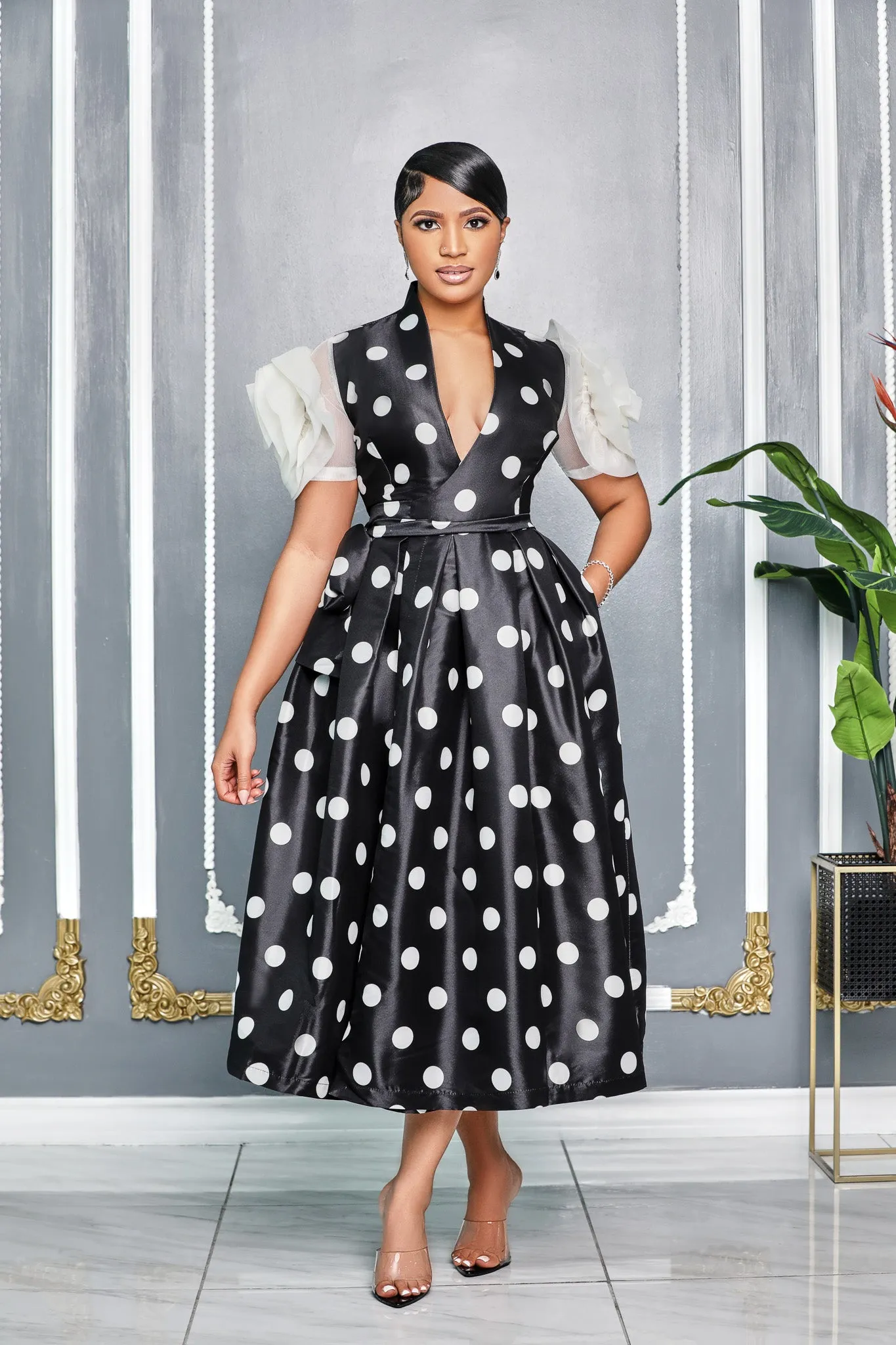 POLKA DOT PRINT WRAP AROUND FLOWER SLEEVES DRESS (BLACK/WHITE)