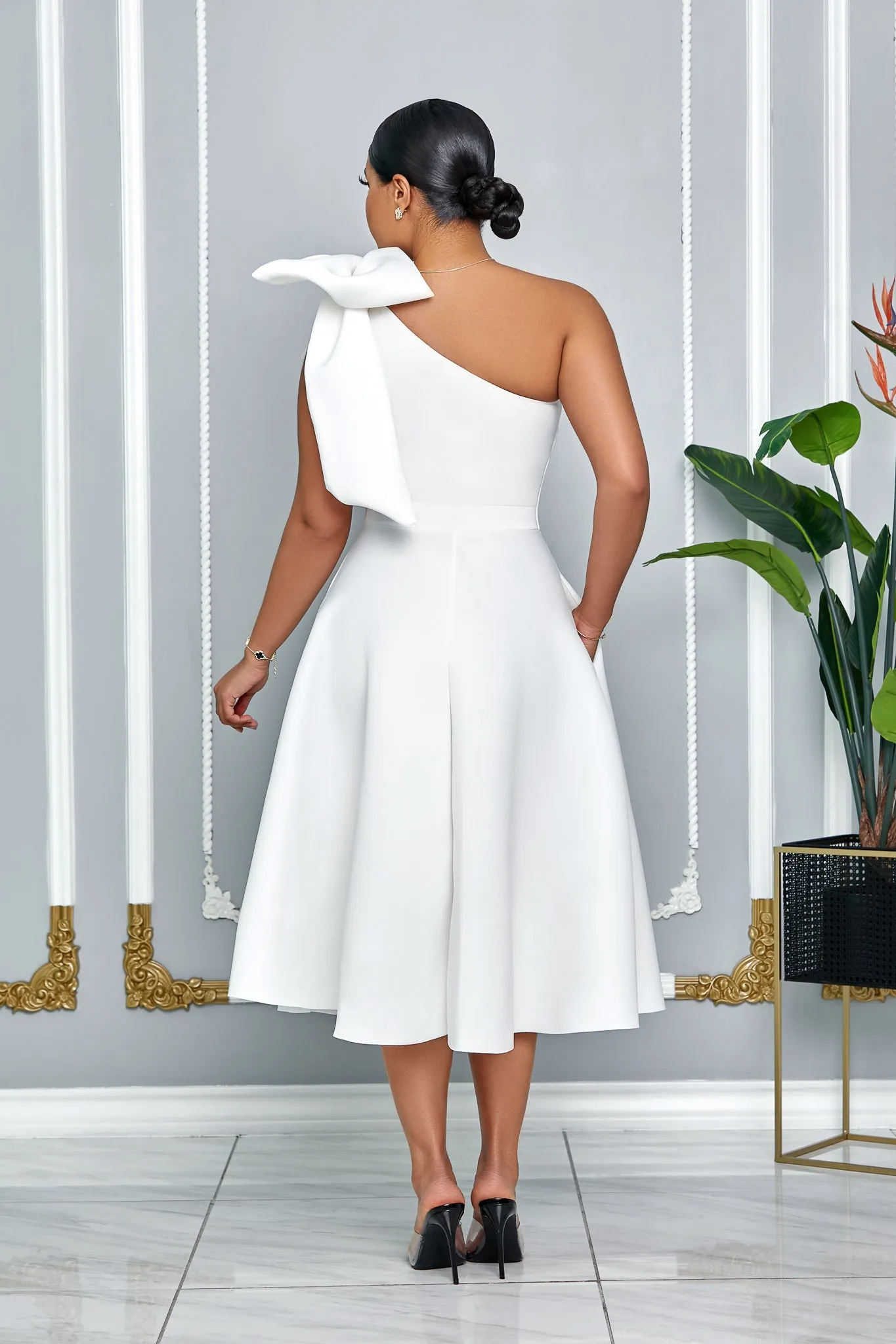 SINGLE SHOULDER BOW DETAIL FLARE MIDI DRESS WITH POCKETS (WHITE)