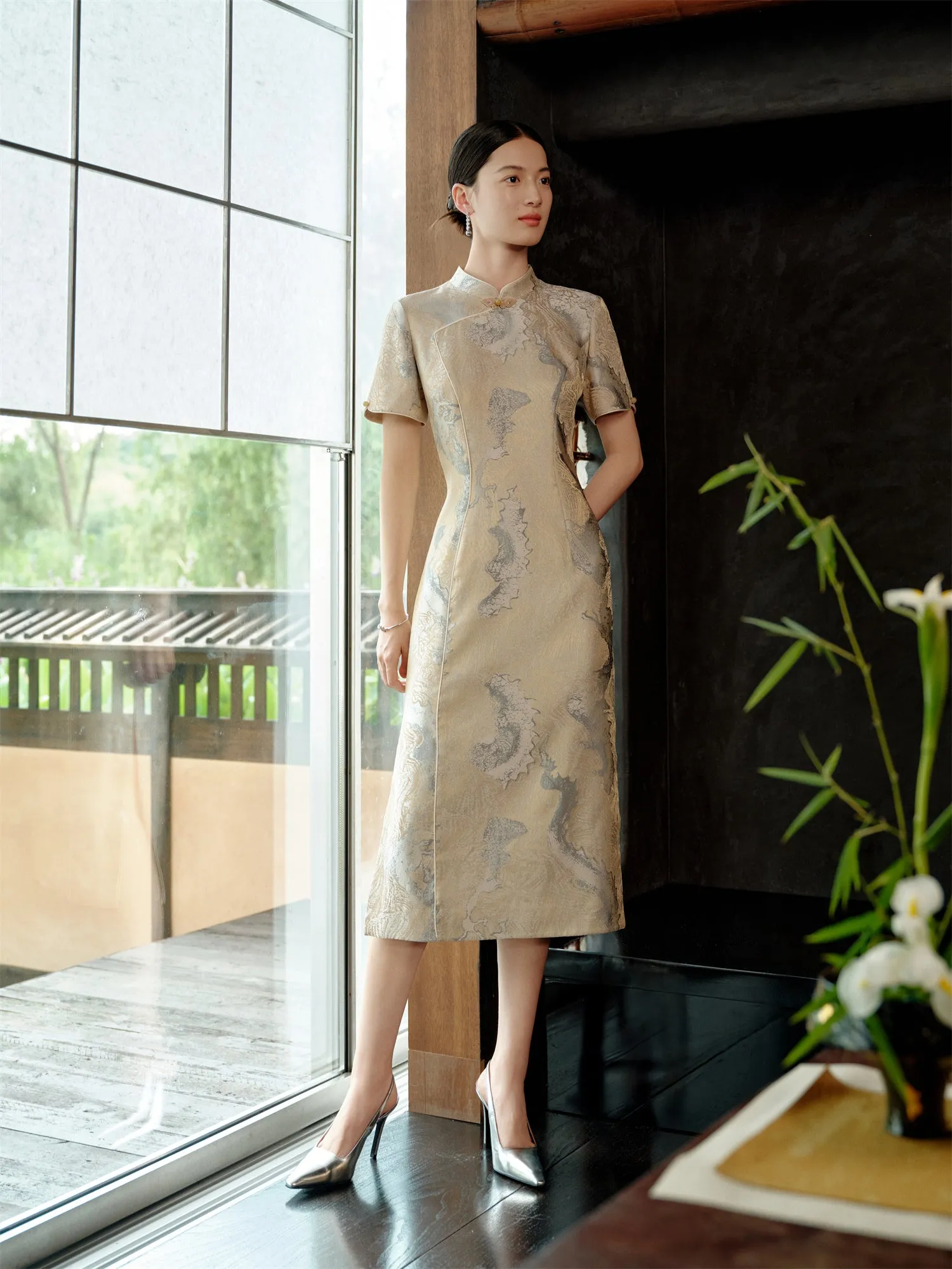 YAYING Stand-Collar Qipao